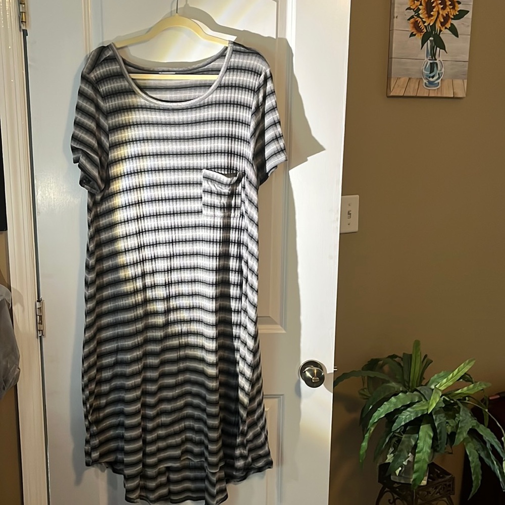 Carly black grey strips 2xl high low